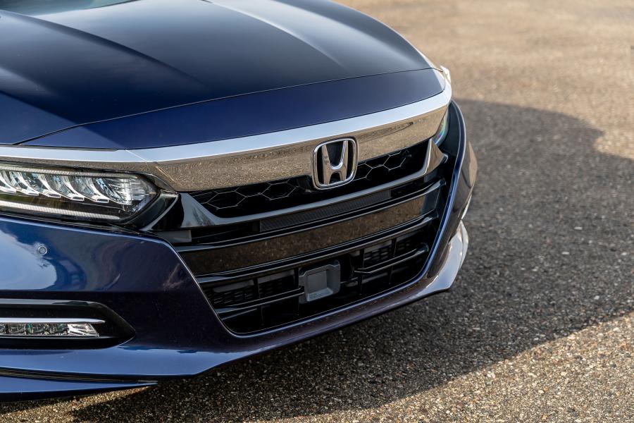 Детали экстерьера Honda Accord Touring Hybrid 2017 года  (NA) (фото 158 из 170)